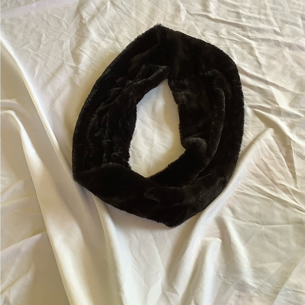 🔥Luxurious Black Faux Fur Scarf